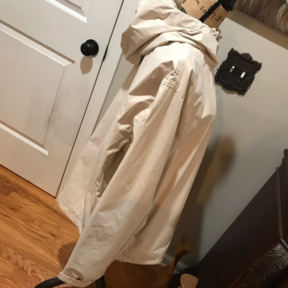 ▪️DIVIDED Cream Rain Jacket